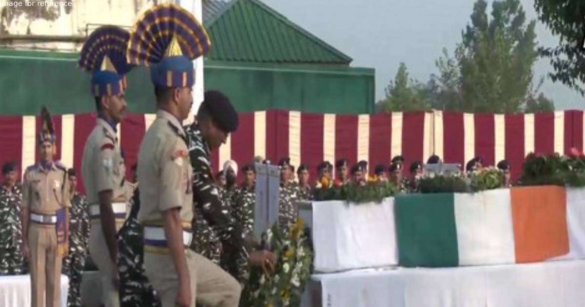 Pulwama terror attack: Security officials lay wreath on mortal remains of CRPF personnel ASI Vinod Kumar